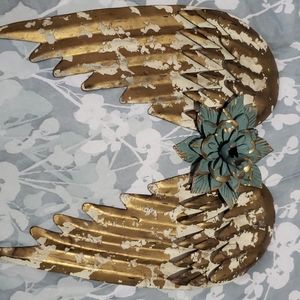 Angel wings wall decor